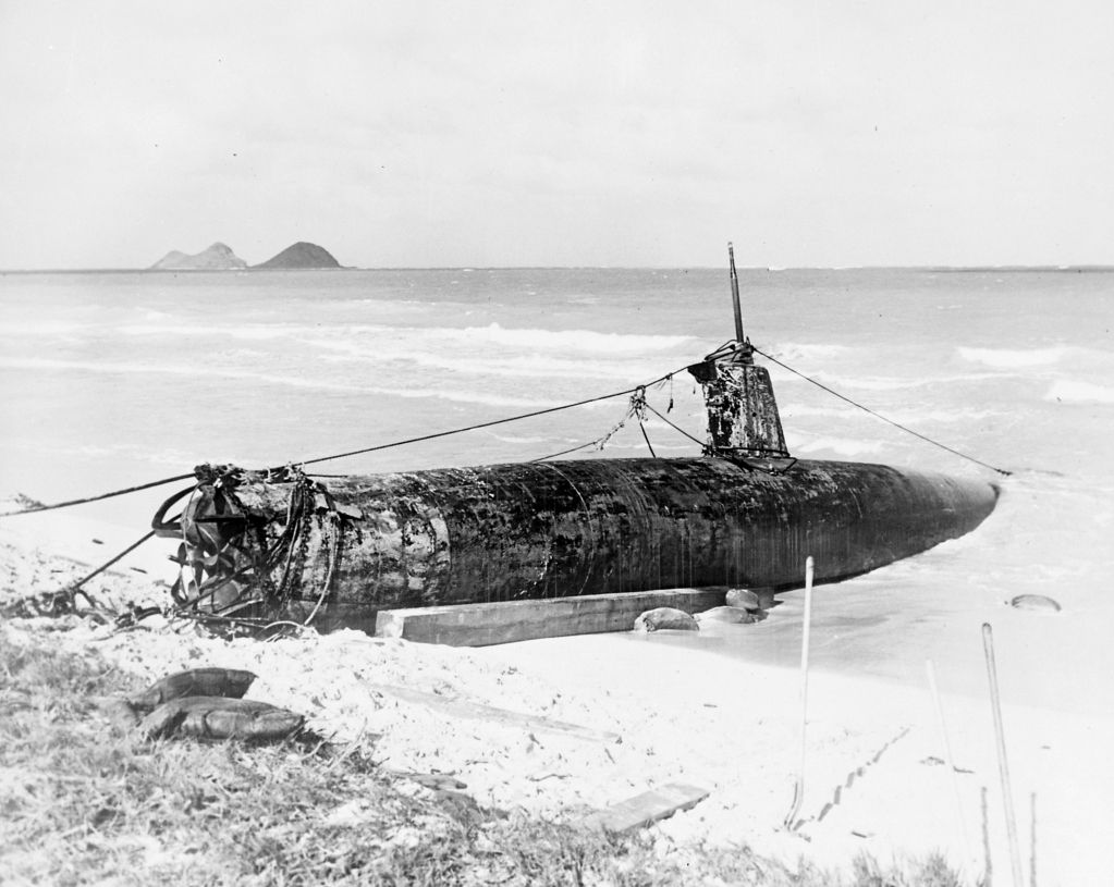 Attack_on_Pearl_Harbor_Japanese_minisub.jpg