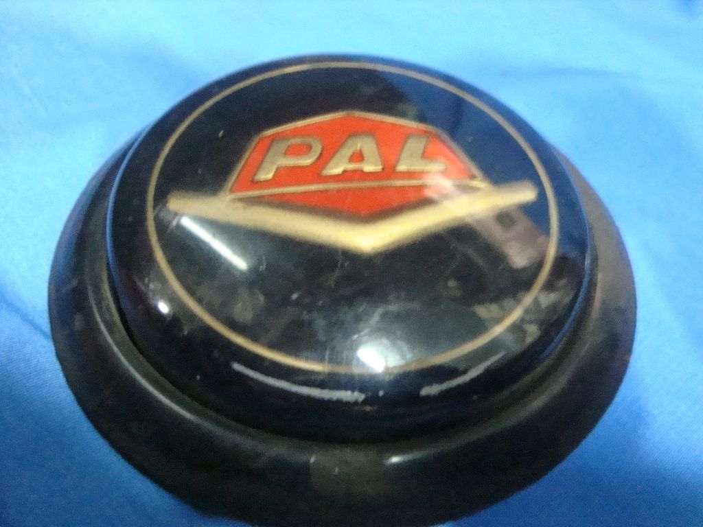 Old vintage Round Shape Plastic Pal Co. Car Horn Button from India 1960