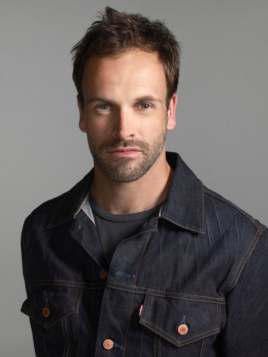 elementary-jonny-lee-miller-1_zps0f317ef