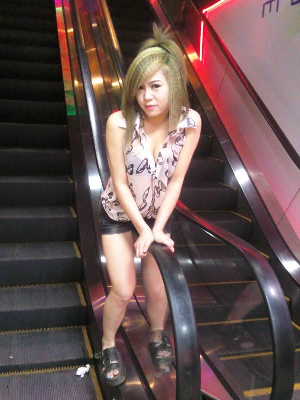 http://hot.dinhcao.vn/23/07/2011/sanh-dieu/74215/mot-nhom-girl-an-choi