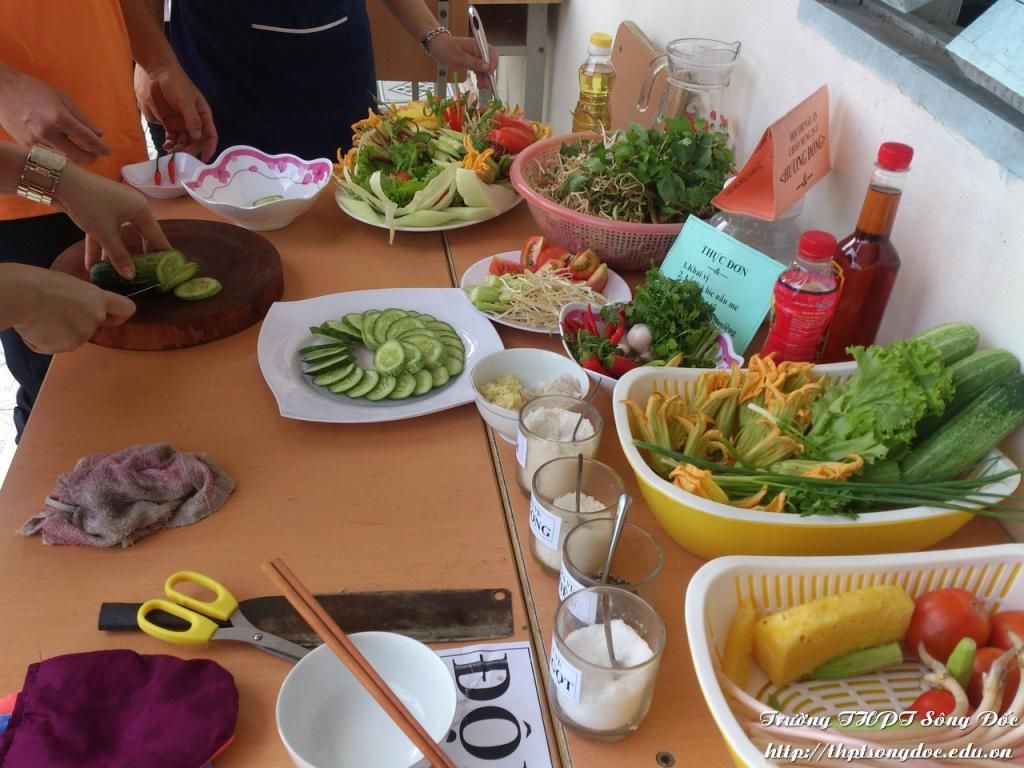 Công đoàn trường THPT Sông Đốc tổ chức Hội thi Nấu ăn cho Nữ Giáo viên - CNV