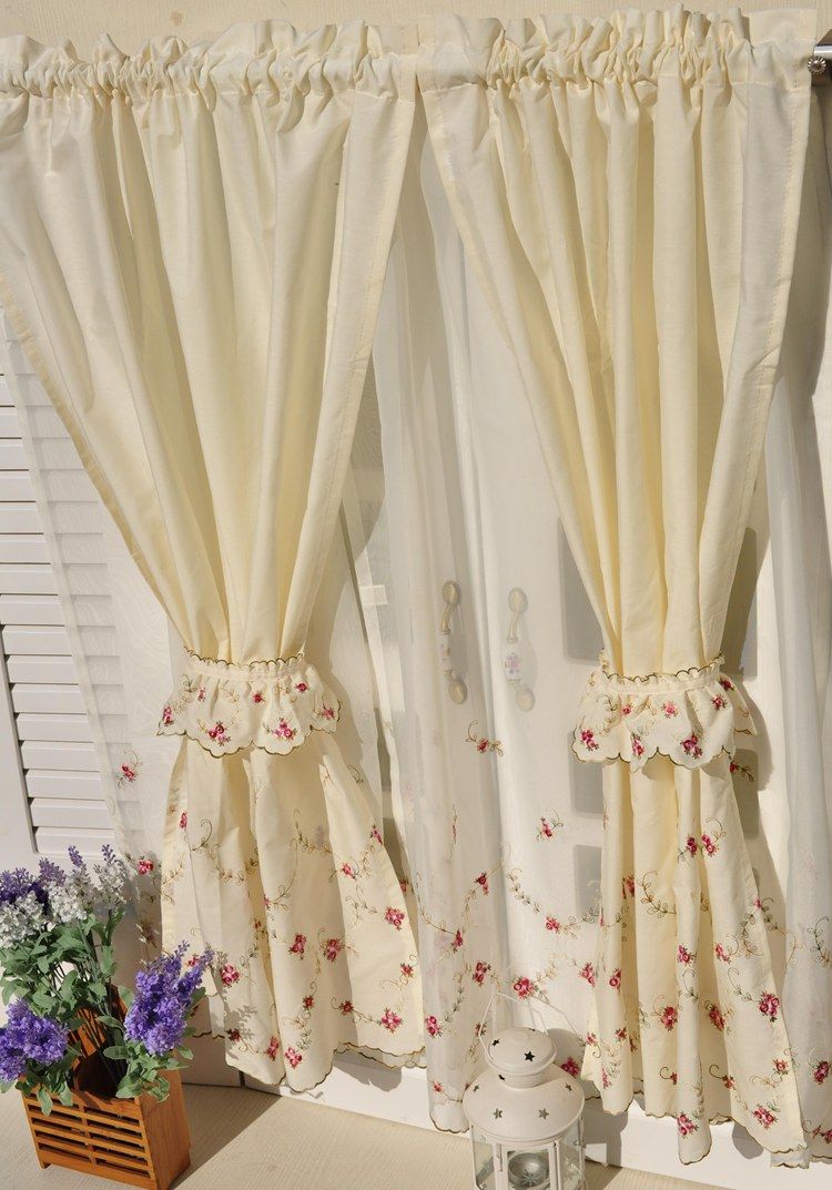 Rose tiered curtain.