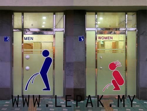 weird toilet signs 01 [Gambar Menarik] Papan Tanda Tandas Lawak Dan Pelik