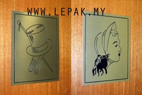 weird toilet signs 05 [Gambar Menarik] Papan Tanda Tandas Lawak Dan Pelik