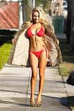 hot celebrity Courtney Stodden Flashes Her Bikini Body
