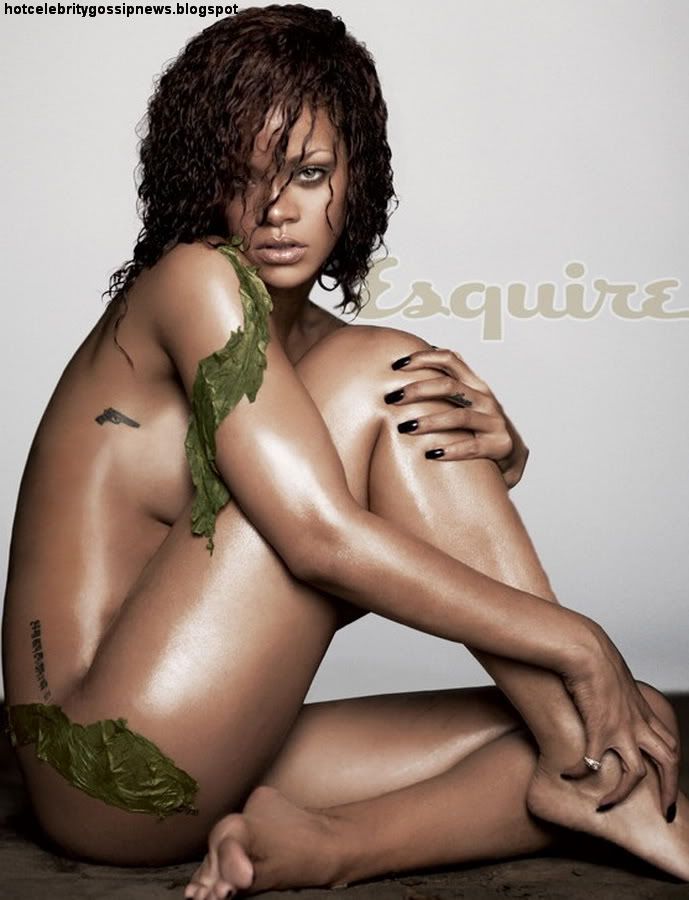 hot celebrity Rihanna  Nude For Esquire November Issue