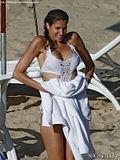 hot celebrity Stephanie Seymour Shows Sexy Bikini Figure In Beach