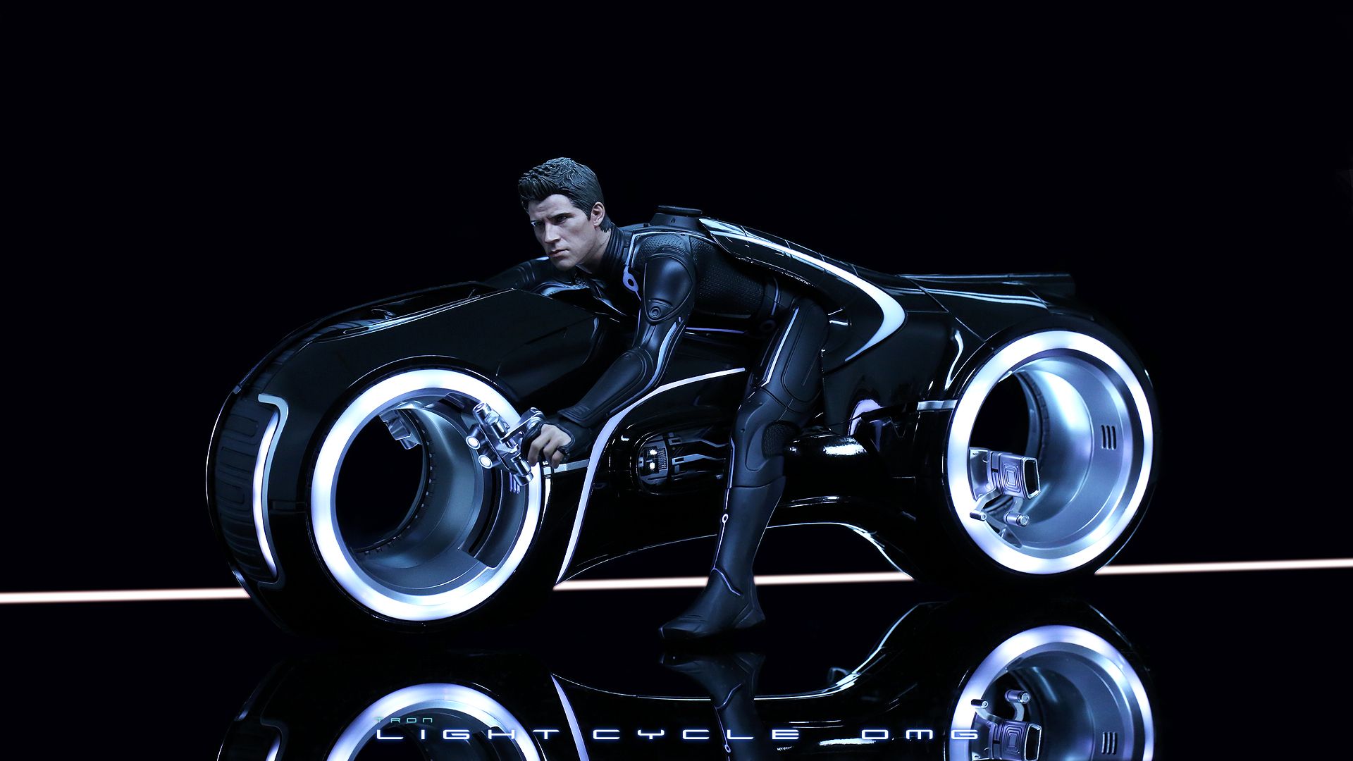 Hot Toys Tron: Legacy Light Cycle - OMG Photo Review | Collector Freaks ...