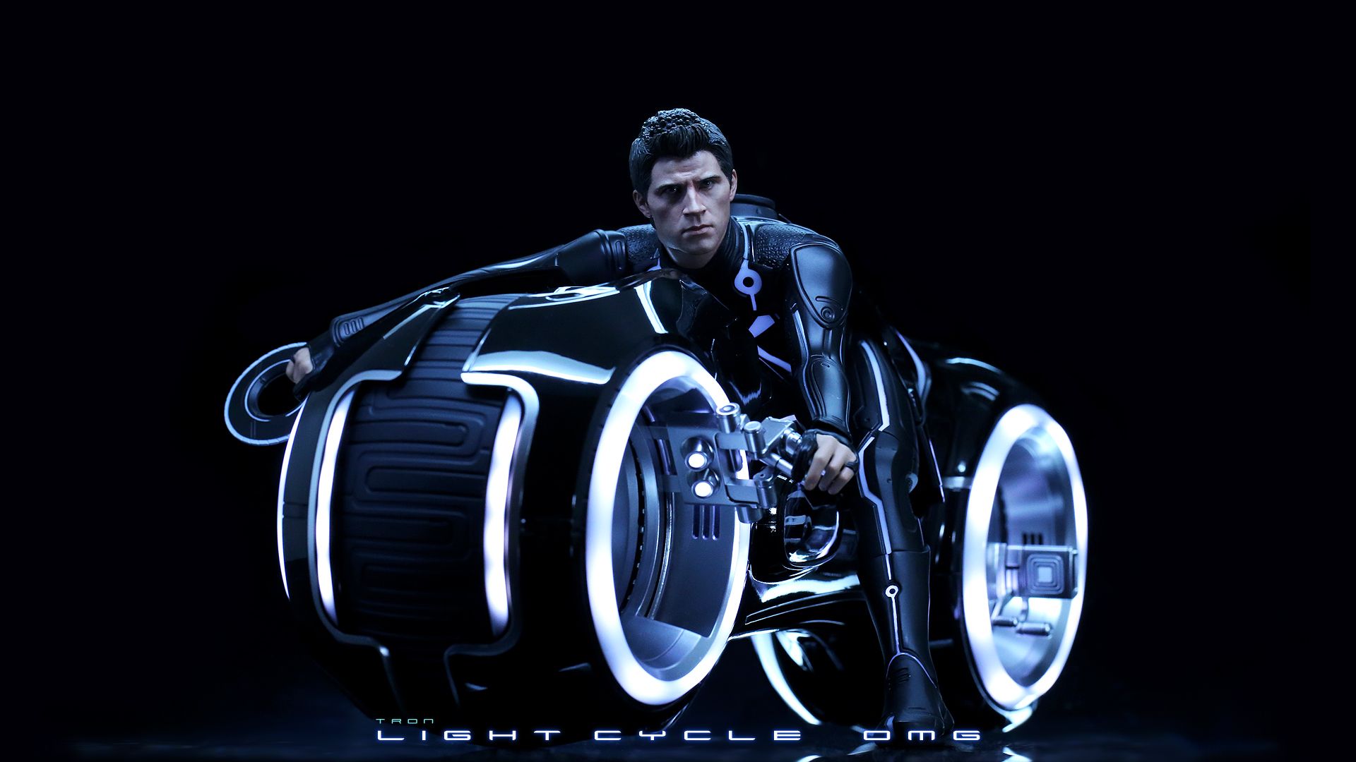 Hot Toys Tron: Legacy Light Cycle - OMG Photo Review | Collector Freaks ...